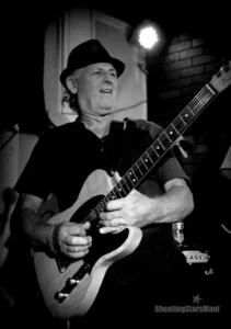 Steven von Linne at guitar